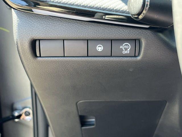 2025 Nissan Kicks SR FWD