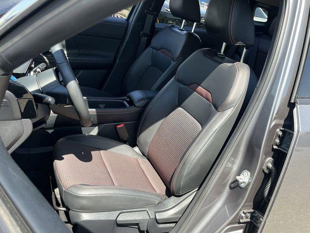 2025 Nissan Kicks SR FWD