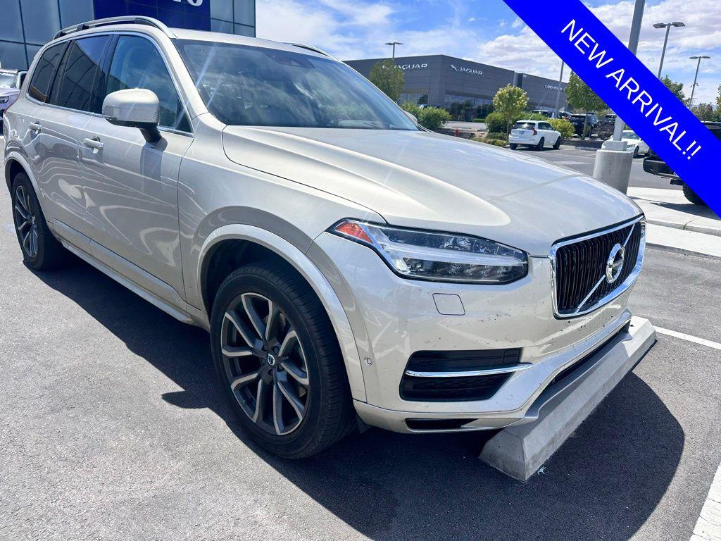 2018 Volvo XC90 T6 AWD Momentum's photo