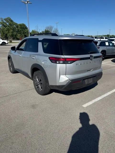 2025 Nissan Pathfinder SV FWD