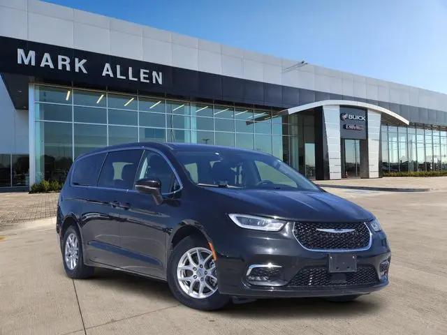 2023 Chrysler Pacifica Touring L for sale in Collinsville, OK