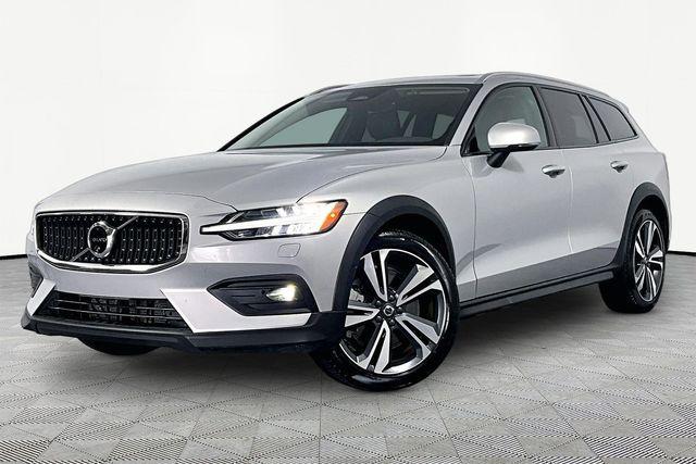 Used 2025 Volvo V60 Cross Country Plus  B5 AWD Gas (mild hybrid) For Sale in Olive Branch, MS