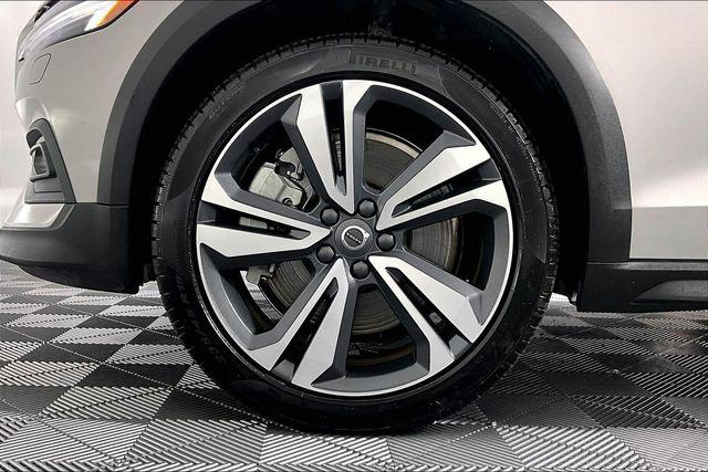 Used 2025 Volvo V60 Cross Country Plus  B5 AWD Gas (mild hybrid) For Sale in Olive Branch, MS