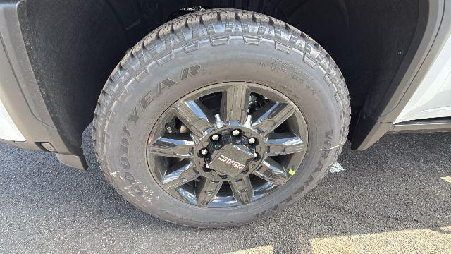 2026 GMC Sierra 2500HD Crew Cab, Standard Bed, AT4, 4WD