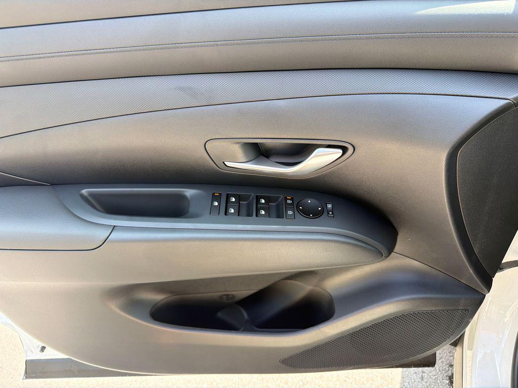 New 2026 White Pearl HYUNDAI SEL Plus FWD image 11