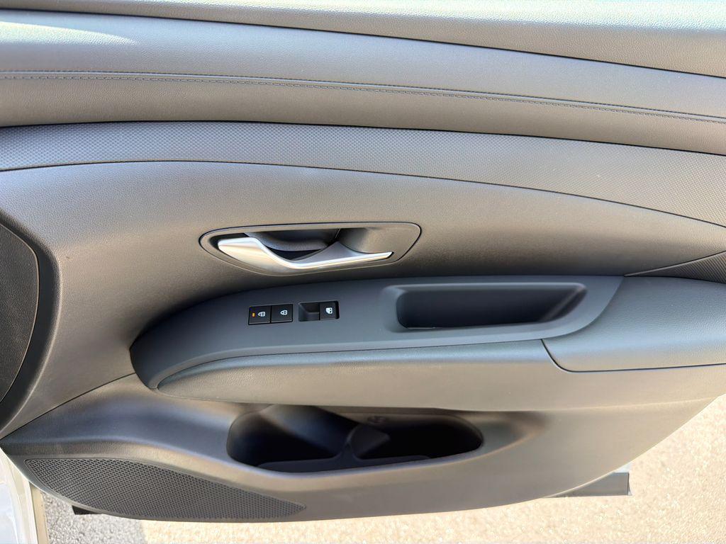 New 2026 White Pearl HYUNDAI SEL Plus FWD image 15