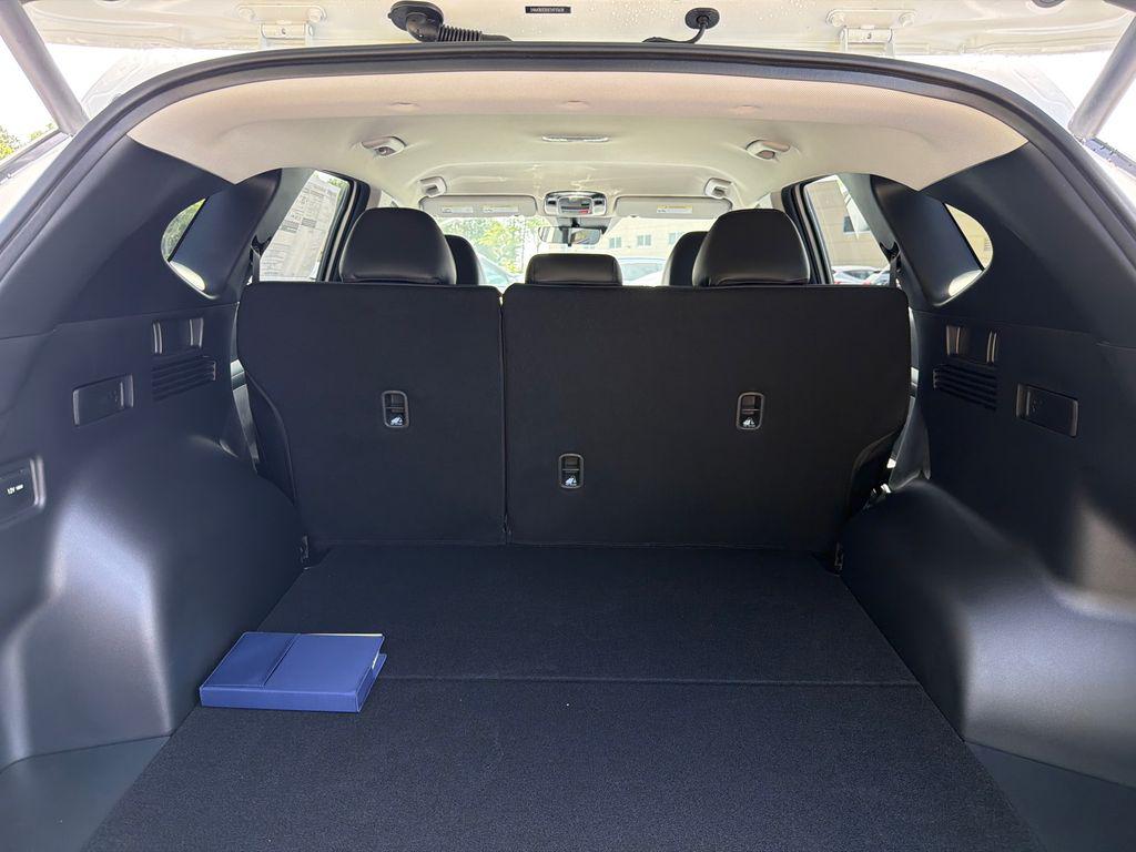 New 2026 White Pearl HYUNDAI SEL Plus FWD image 19