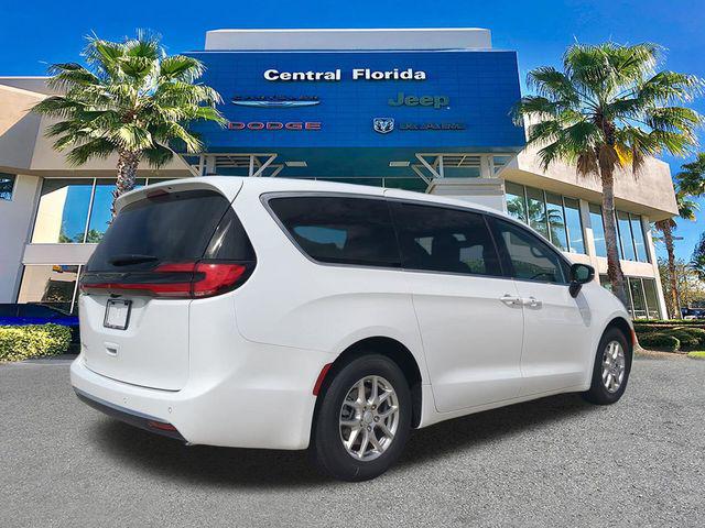 2027 Chrysler Pacifica Select