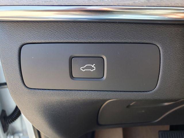 2026 Volvo XC90 Plus, B6 AWD Gas (mild hybrid), Gasoline, Bright, 7 Seats