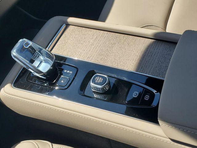 2026 Volvo XC90 Plus, B6 AWD Gas (mild hybrid), Gasoline, Bright, 7 Seats