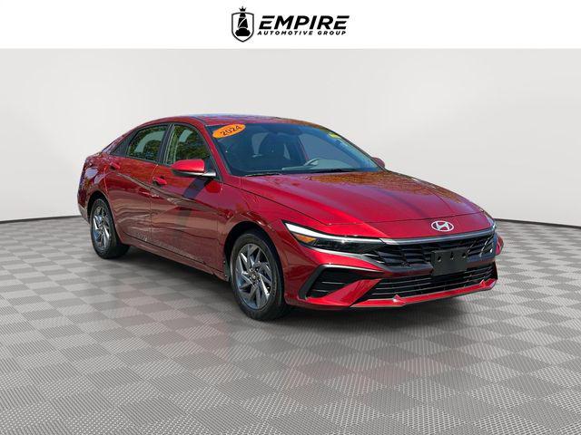 Ultimate Red 2024 Hyundai Elantra SEL FWD Sedan Front-Wheel Drive Continuously Variable Transmission