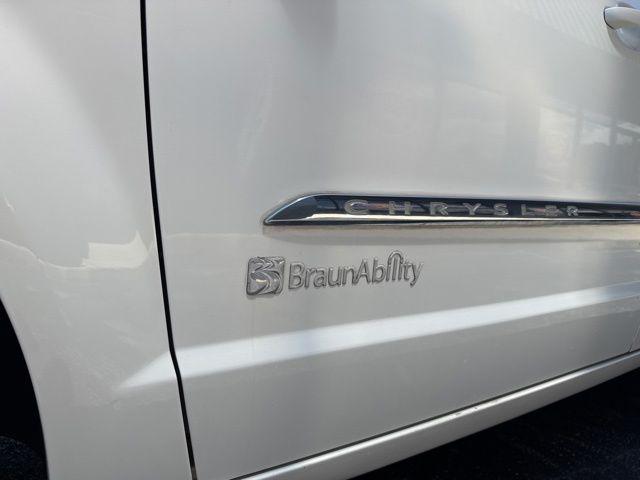 2012 Chrysler Town & Country Touring