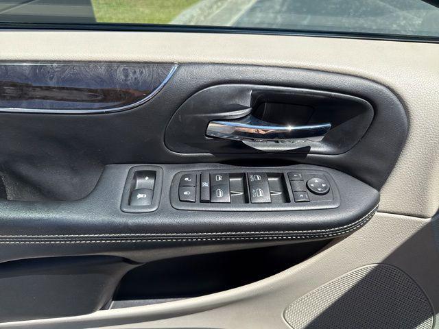 2012 Chrysler Town & Country Touring