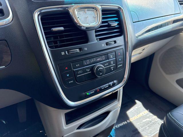 2012 Chrysler Town & Country Touring