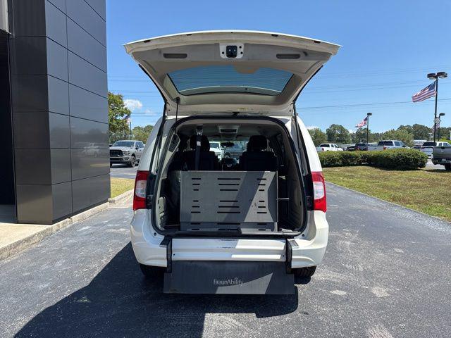2012 Chrysler Town & Country Touring
