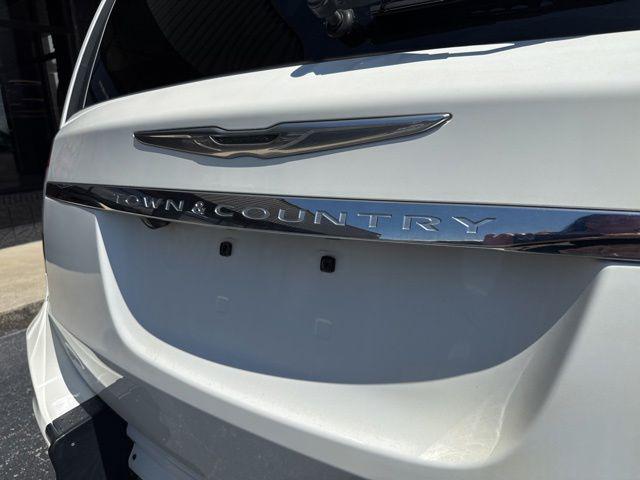 2012 Chrysler Town & Country Touring