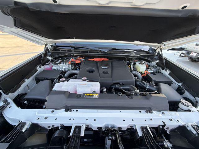 2026 Toyota Tundra Platinum Hybrid CrewMax 5.5' Bed