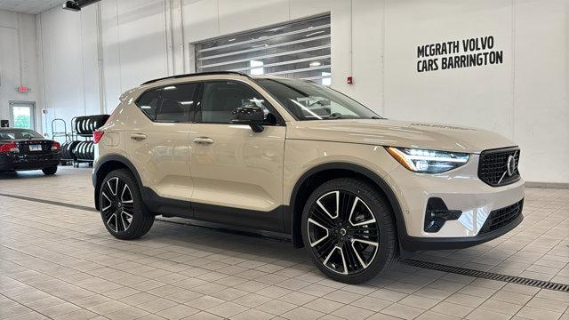 2026 Volvo XC40 Ultra, B5 AWD Gas (mild hybrid), Dark