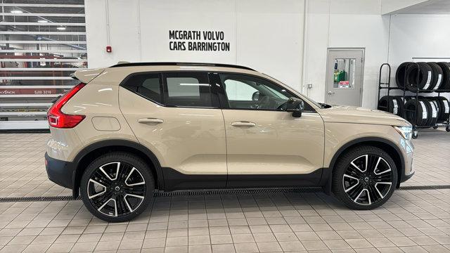 2026 Volvo XC40 Ultra, B5 AWD Gas (mild hybrid), Dark