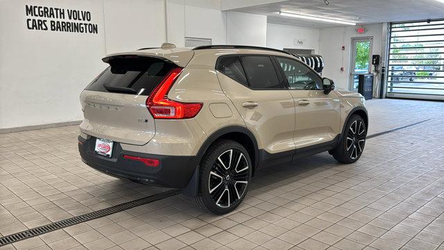 2026 Volvo XC40 Ultra, B5 AWD Gas (mild hybrid), Dark