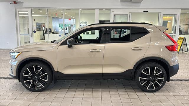 2026 Volvo XC40 Ultra, B5 AWD Gas (mild hybrid), Dark