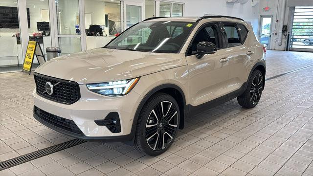2026 Volvo XC40 Ultra, B5 AWD Gas (mild hybrid), Dark
