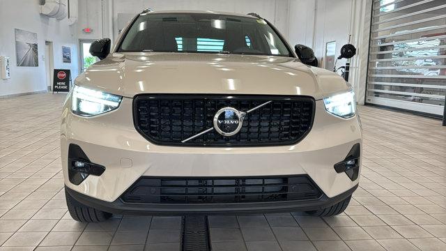 2026 Volvo XC40 Ultra, B5 AWD Gas (mild hybrid), Dark