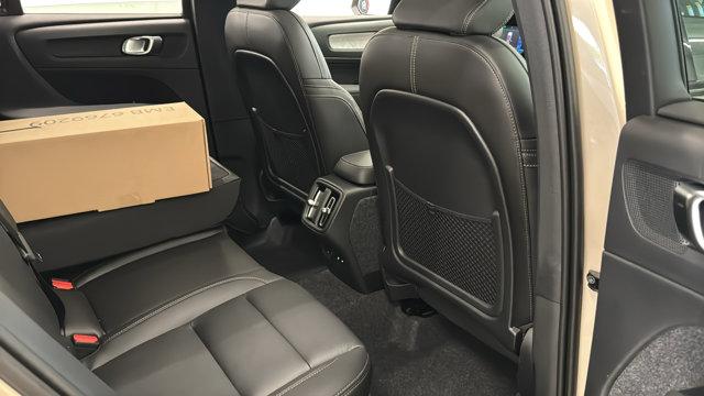 2026 Volvo XC40 Ultra, B5 AWD Gas (mild hybrid), Dark