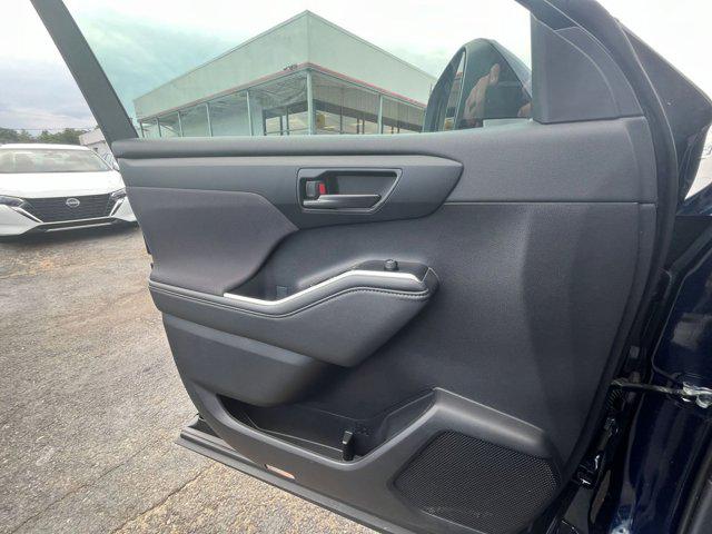 2025 Toyota Highlander LE