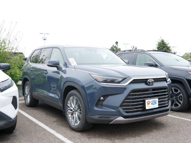 2024 Toyota Grand Highlander Platinum for sale in Brooklyn Center, MN