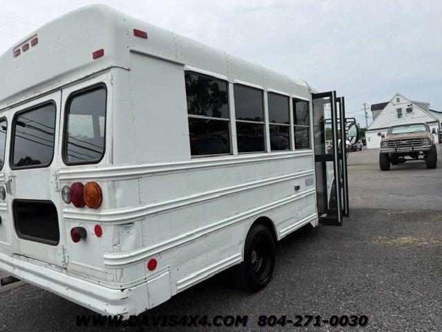 2003 Chevrolet Express Cutaway Base w/C7L/C7N