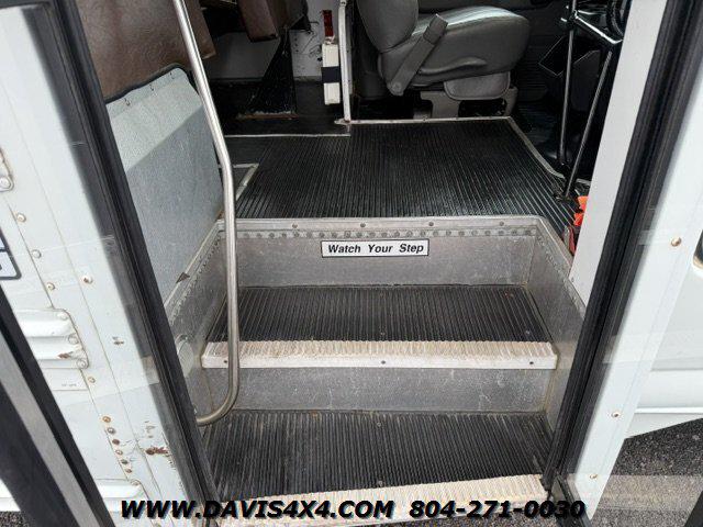 2003 Chevrolet Express Cutaway Base w/C7L/C7N