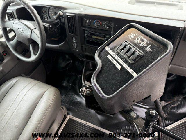 2003 Chevrolet Express Cutaway Base w/C7L/C7N