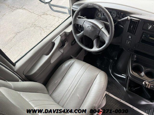 2003 Chevrolet Express Cutaway Base w/C7L/C7N