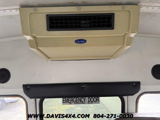 2003 Chevrolet Express Cutaway Base w/C7L/C7N