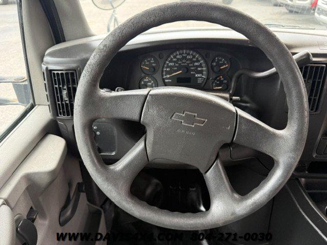 2003 Chevrolet Express Cutaway Base w/C7L/C7N