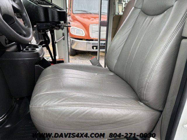 2003 Chevrolet Express Cutaway Base w/C7L/C7N