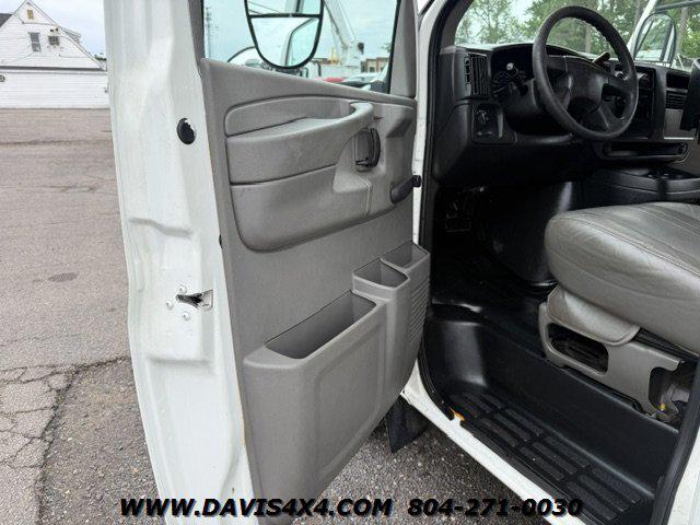 2003 Chevrolet Express Cutaway Base w/C7L/C7N