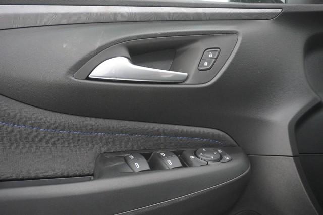 2026 Buick NV Sport Touring FWD
