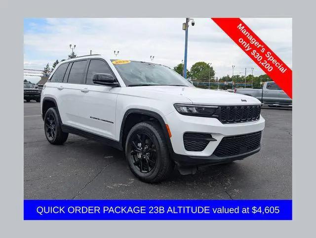 2025 Jeep Grand Cherokee Altitude 4x4 for sale near Newark, OH