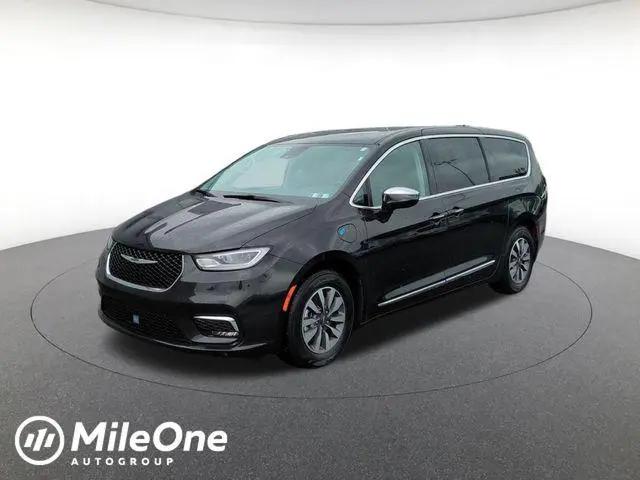 2023 Chrysler Pacifica Hybrid Limited for sale in Harrisburg, PA