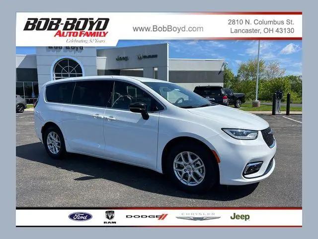 2025 Chrysler Pacifica Select for sale in Lancaster, OH