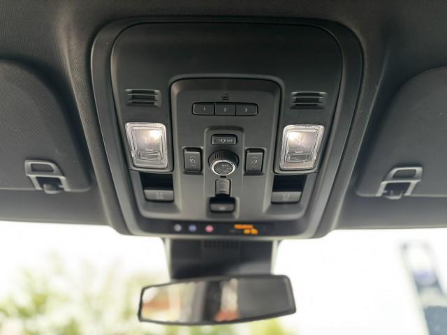 2023 Chevrolet Suburban 4WD Premier