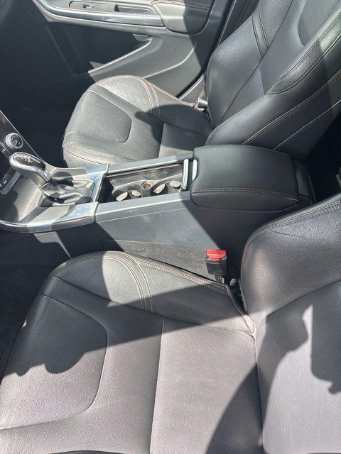2016 Volvo V60 Cross Country T5