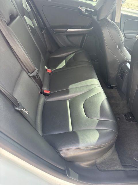 2016 Volvo V60 Cross Country T5