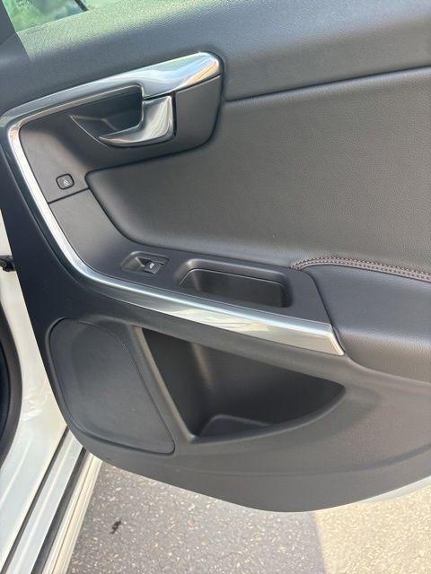 2016 Volvo V60 Cross Country T5