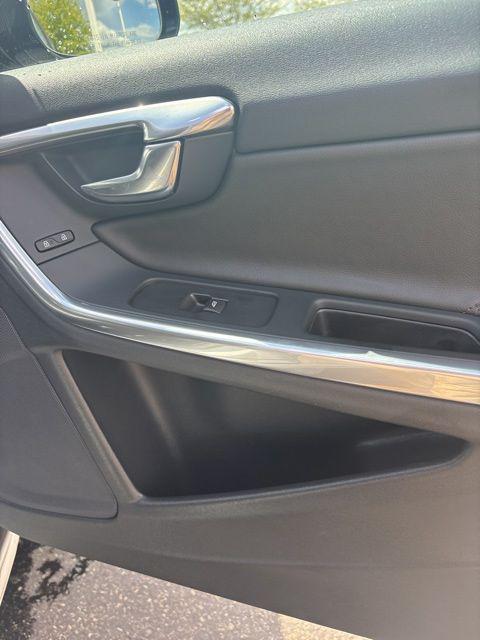 2016 Volvo V60 Cross Country T5