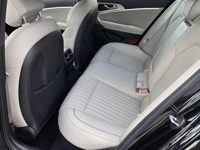 2023 Genesis G70 2.0T RWD