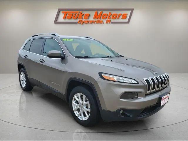 2018 Jeep Cherokee Latitude Plus 4x4 for sale in Dyersville, IA