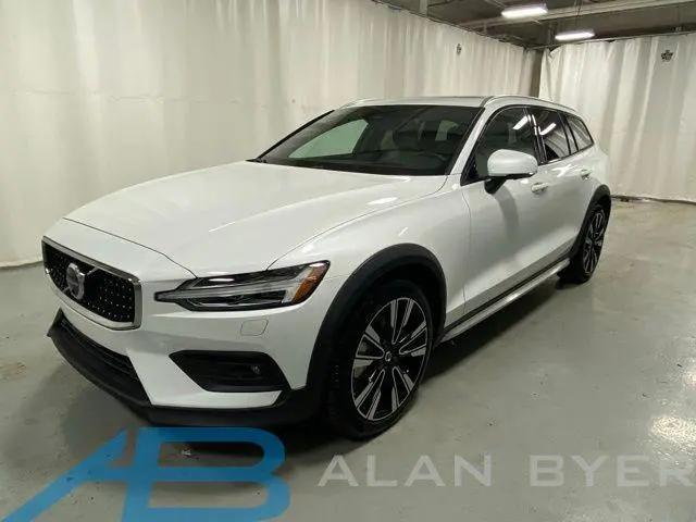 2025 Volvo V60 Cross Country Ultra, B5 AWD Gas (mild hybrid) for sale in Syracuse, NY